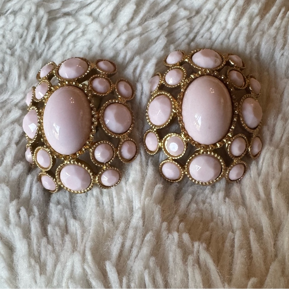 Vintage Gold-tone Pink Cabachon Clip On Earrings